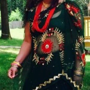 Meet your Posher, Esha